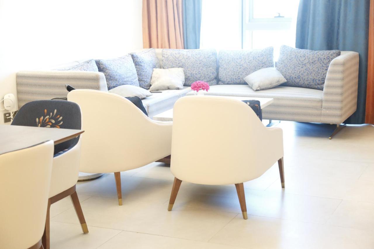 Waterfront Hotel Apartment Lusail Exteriör bild A living room in a modern apartment
