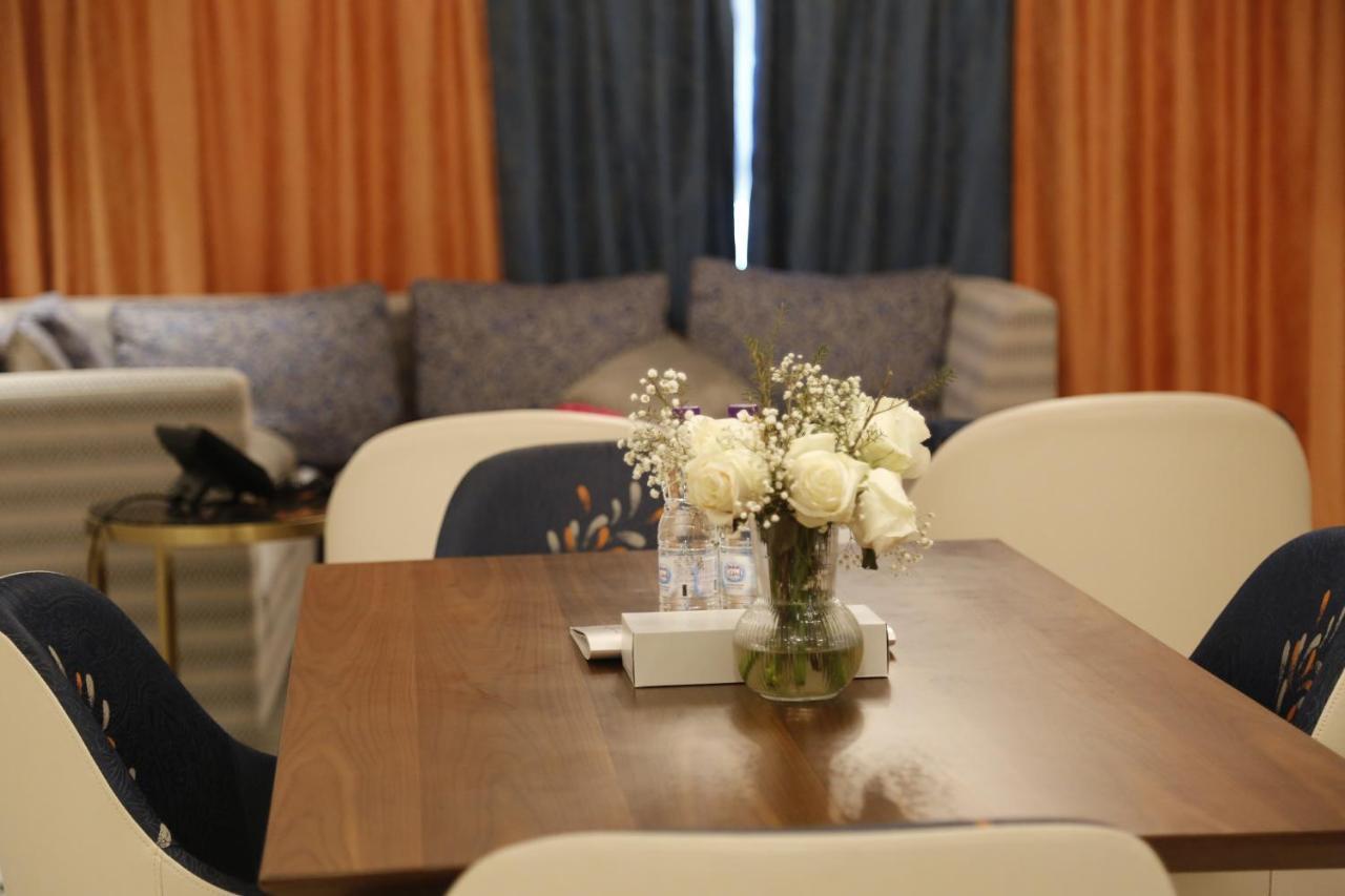 Waterfront Hotel Apartment Lusail Exteriör bild A dining room in a house